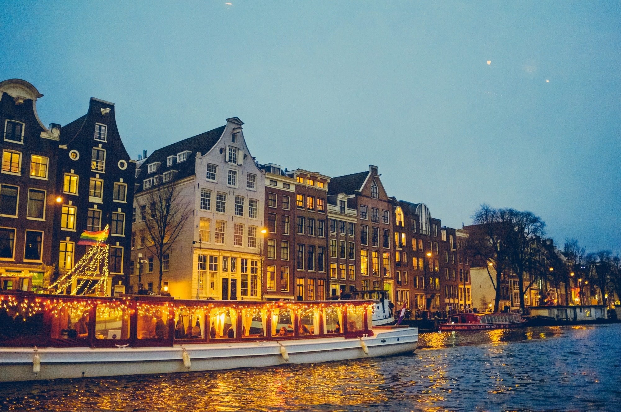 amsterdam-canal-tour-nighttime-min